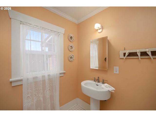 4737 Ne 31ST Ave, Portland, OR 97211
