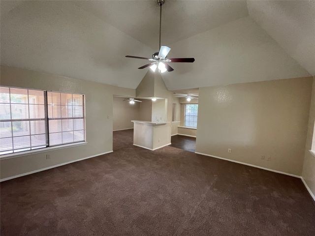 1052 Twin Falls Drive, Desoto, TX 75115