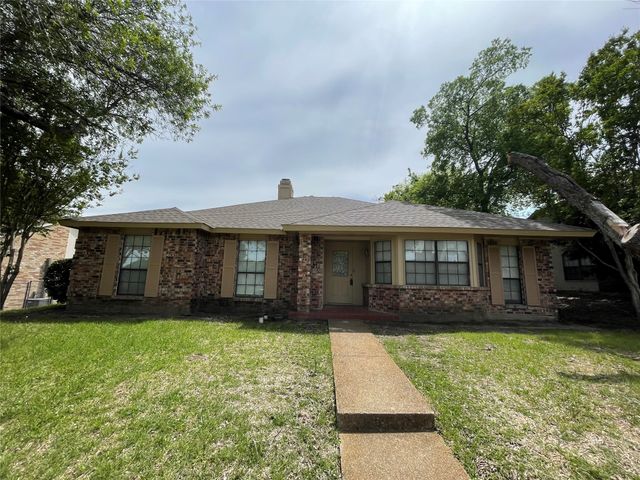 1052 Twin Falls Drive, Desoto, TX 75115