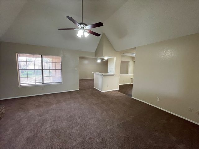 1052 Twin Falls Drive, Desoto, TX 75115