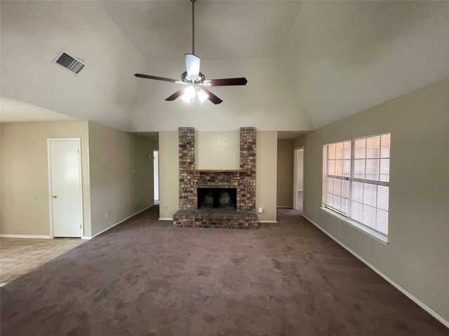 1052 Twin Falls Drive, Desoto, TX 75115