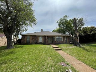 1052 Twin Falls Drive, Desoto, TX 75115
