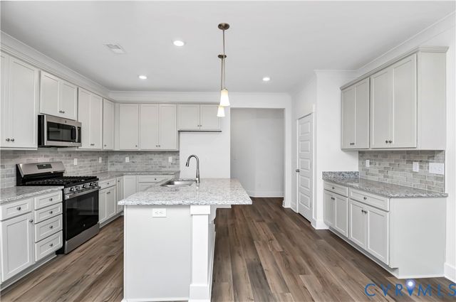 10243 Szalay Ln, Ashland, VA 23005