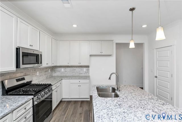10243 Szalay Ln, Ashland, VA 23005