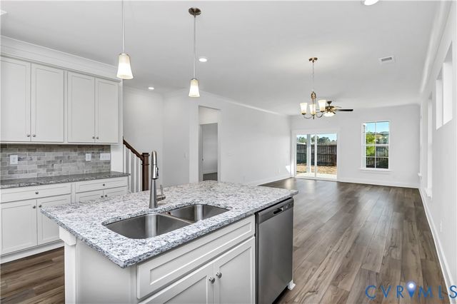 10243 Szalay Ln, Ashland, VA 23005