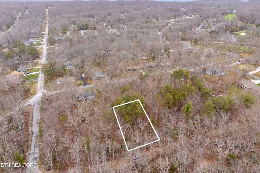 106 Warrington Rd, Crossville, TN 38558