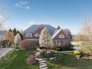 2910 N Addison Circle, Rochester, MI 48306