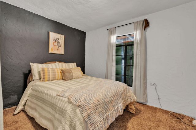 910 Headingly Avenue NW, Albuquerque, NM 87107