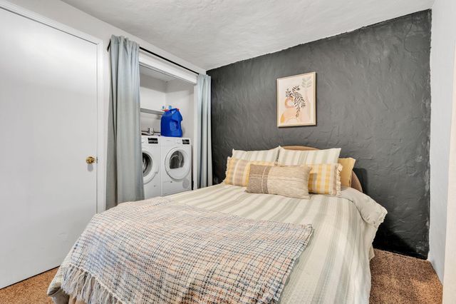 910 Headingly Avenue NW, Albuquerque, NM 87107