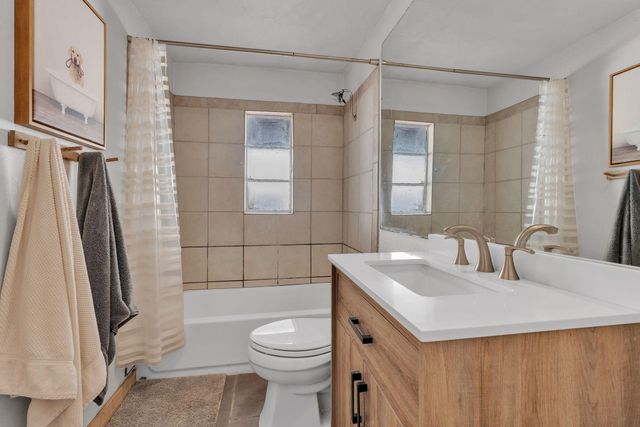 910 Headingly Avenue NW, Albuquerque, NM 87107