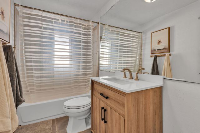 910 Headingly Avenue NW, Albuquerque, NM 87107