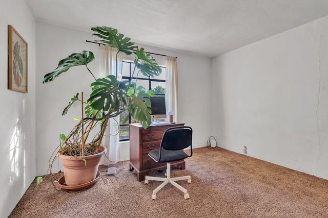 910 Headingly Avenue NW, Albuquerque, NM 87107