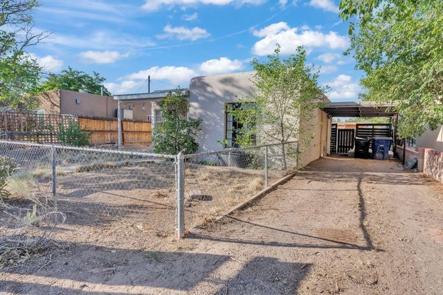 910 Headingly Avenue NW, Albuquerque, NM 87107