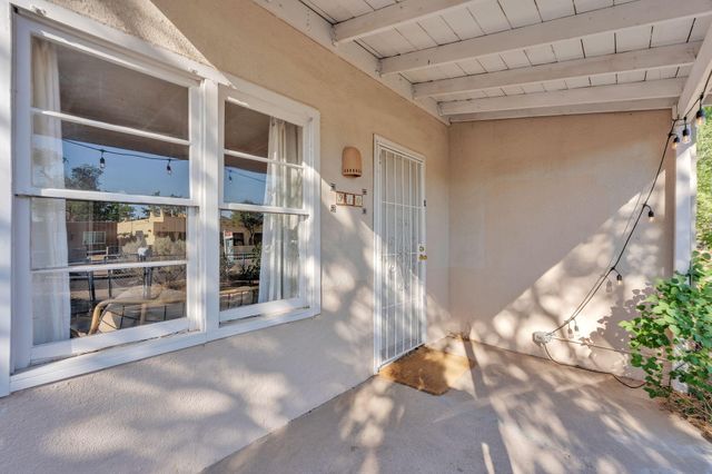 910 Headingly Avenue NW, Albuquerque, NM 87107