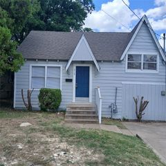 319 W Clarendon Drive, Dallas, TX 75208