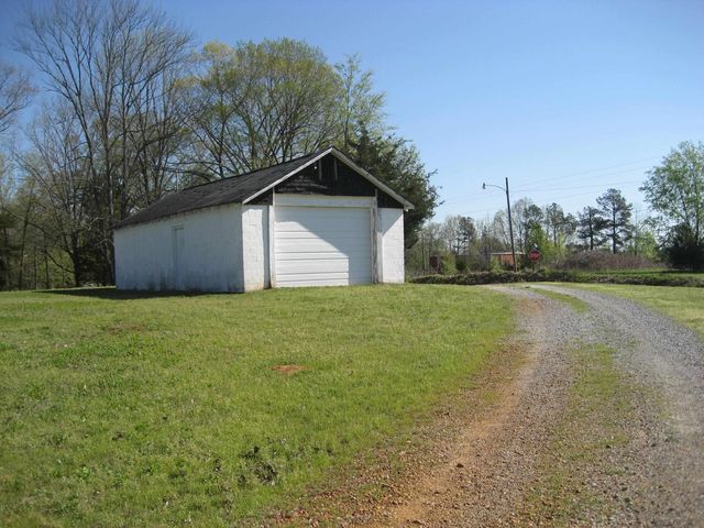 202 PERRY ST, Milledgeville, TN 38359