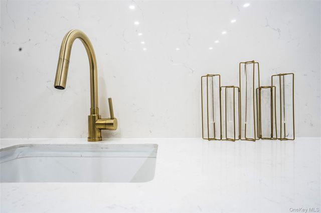 41 Throop Avenue 6, Brooklyn, NY 11206