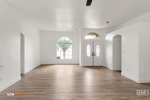 10723 Iron Creek Avenue, Bakersfield, CA 93312