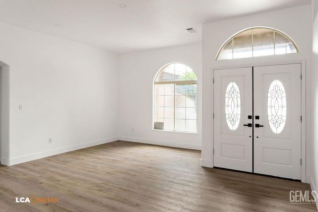 10723 Iron Creek Avenue, Bakersfield, CA 93312