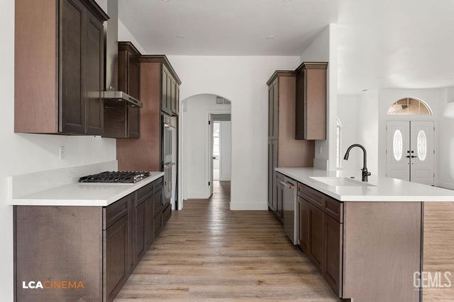 10723 Iron Creek Avenue, Bakersfield, CA 93312