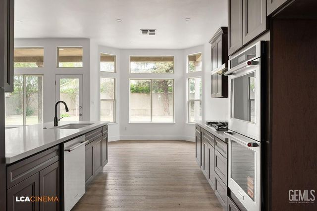 10723 Iron Creek Avenue, Bakersfield, CA 93312