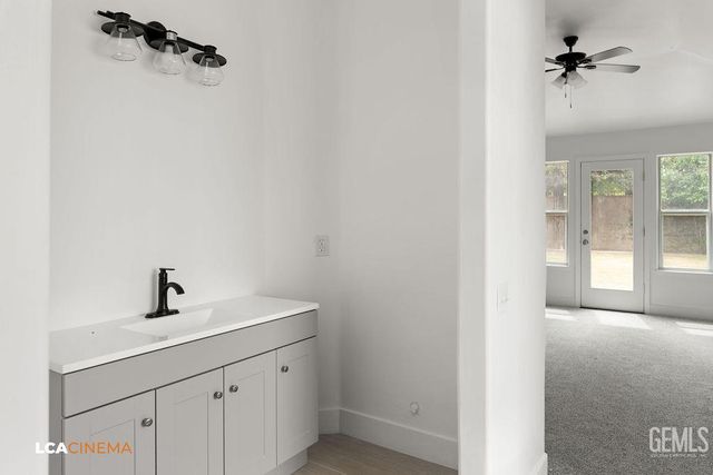 10723 Iron Creek Avenue, Bakersfield, CA 93312