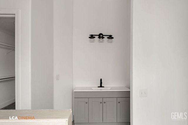 10723 Iron Creek Avenue, Bakersfield, CA 93312