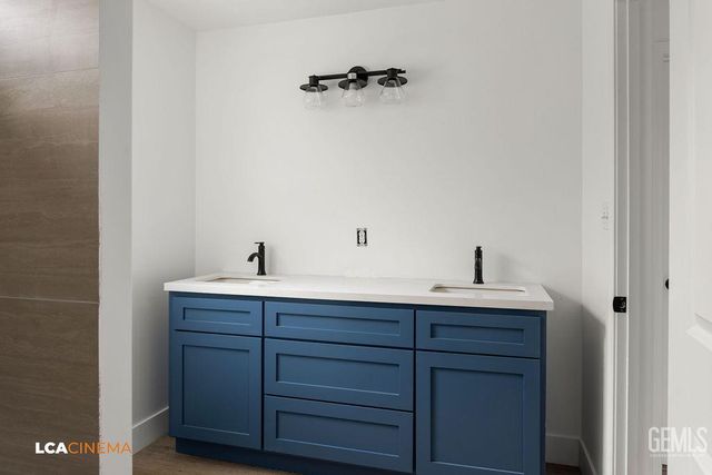 10723 Iron Creek Avenue, Bakersfield, CA 93312