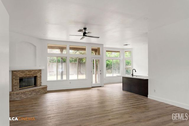 10723 Iron Creek Avenue, Bakersfield, CA 93312