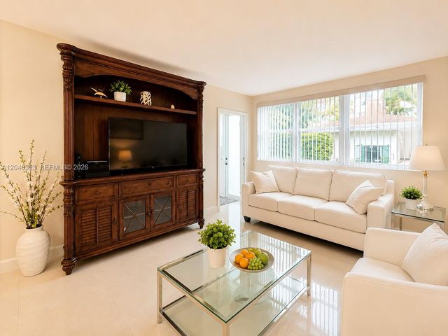 1333 E Hallandale Beach Boulevard 106, Hallandale Beach, FL 33009