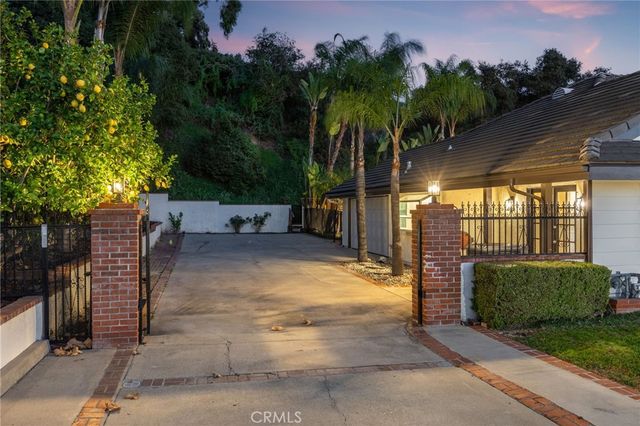 514 N Valley Center Avenue, Glendora, CA 91741