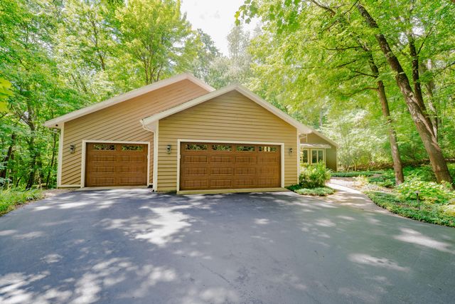 7217 Hawthorn Valley Avenue, Kalamazoo, MI 49009