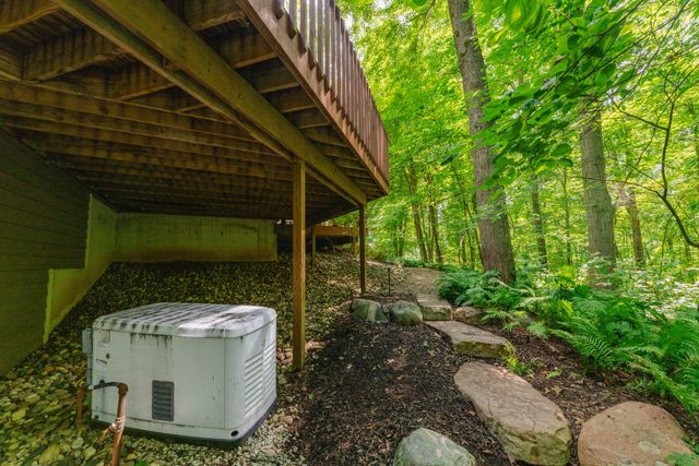 7217 Hawthorn Valley Avenue, Kalamazoo, MI 49009