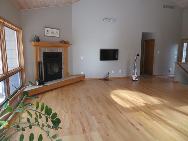 7217 Hawthorn Valley Avenue, Kalamazoo, MI 49009