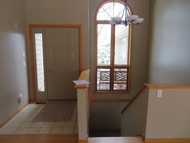 7217 Hawthorn Valley Avenue, Kalamazoo, MI 49009