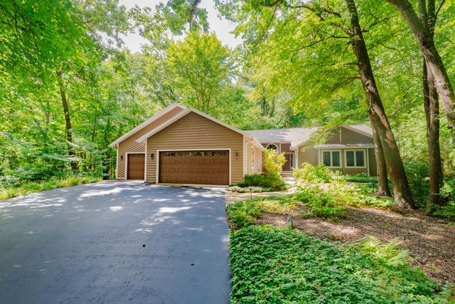 7217 Hawthorn Valley Avenue, Kalamazoo, MI 49009