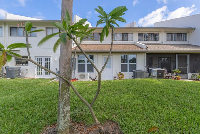 517 Summerset Court, Indian Harbour Beach, FL 32937