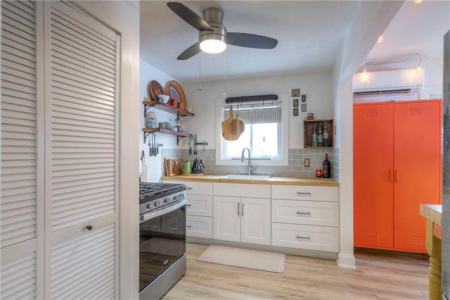 202 E 80th Terrace, Kansas City, MO 64114