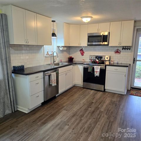 1196 Carolyn Drive, Albemarle, NC 28001