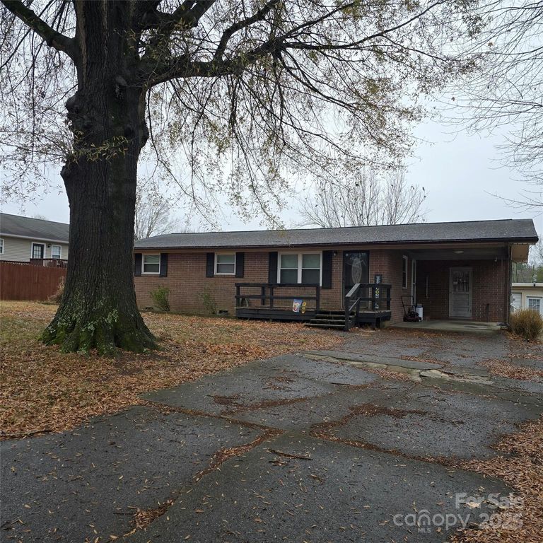 1196 Carolyn Drive, Albemarle, NC 28001