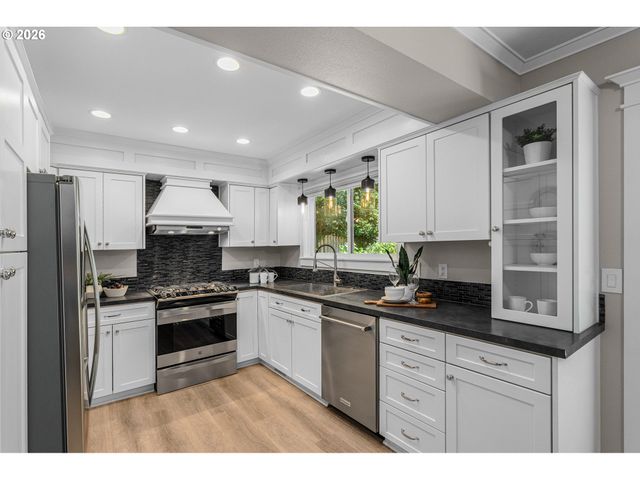 5309 CHILDS Rd, Lake Oswego, OR 97035