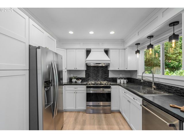 5309 CHILDS Rd, Lake Oswego, OR 97035