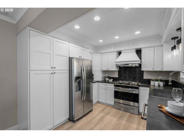 5309 CHILDS Rd, Lake Oswego, OR 97035