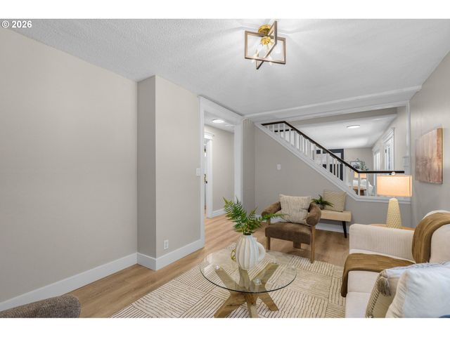 5309 CHILDS Rd, Lake Oswego, OR 97035