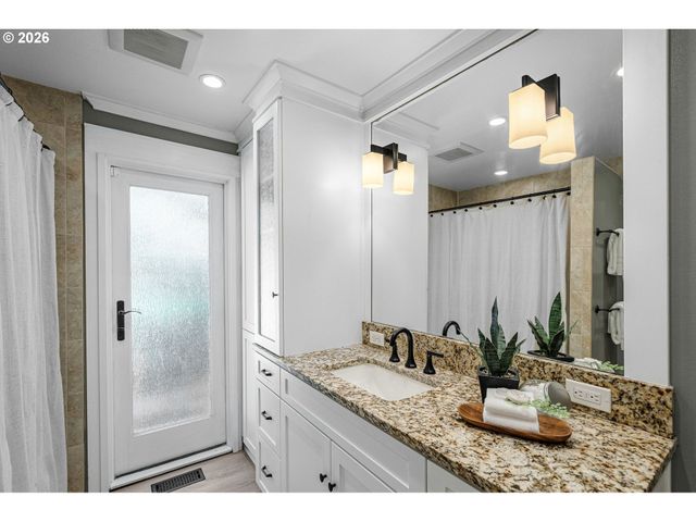 5309 CHILDS Rd, Lake Oswego, OR 97035