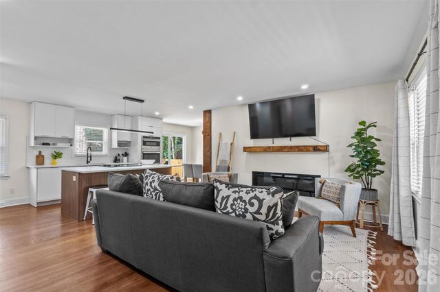 2014 Sandhurst Drive, Charlotte, NC 28205