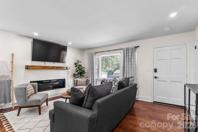 2014 Sandhurst Drive, Charlotte, NC 28205