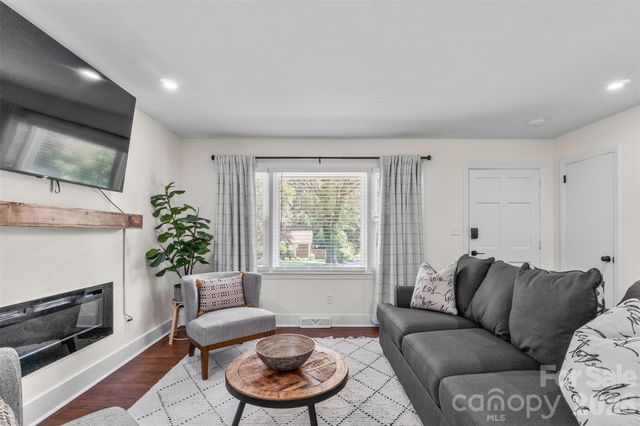 2014 Sandhurst Drive, Charlotte, NC 28205