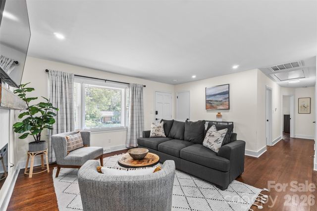 2014 Sandhurst Drive, Charlotte, NC 28205