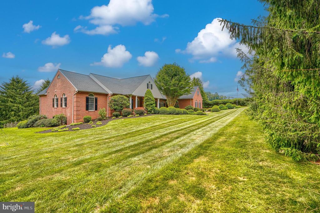 Image 3 of property listing at 1950 MOUNT HOREB RD, Street, MD 21154